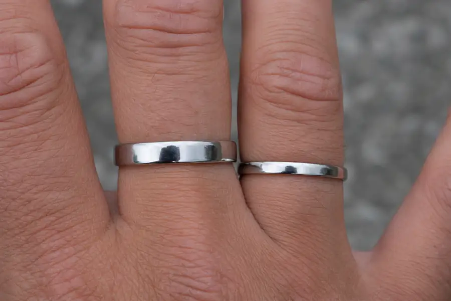 An 8mm and a 6mm band side by side on the same hand