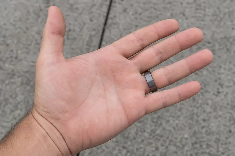 A tungsten band on a hand with no irritation