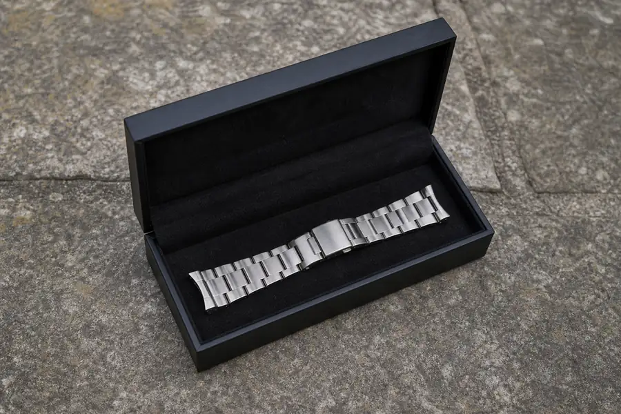 A replacement band in an open presentation box